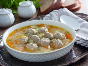 Resep Sup : Sup Bola Daging dan Pasta Resep Sup : Sup Bola Daging dan Pasta