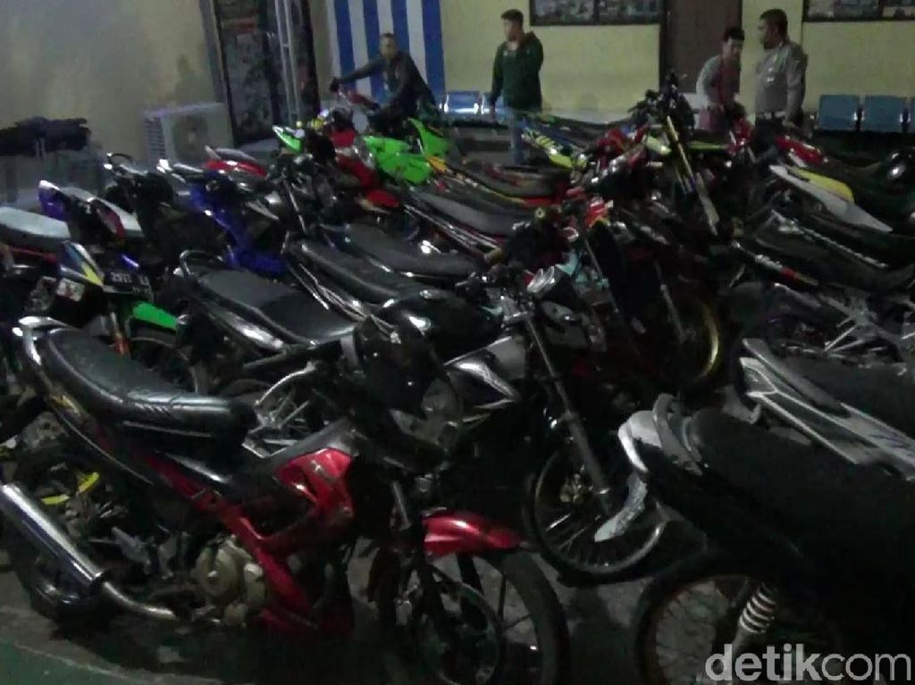 Antisipasi Balap Liar, Polisi Banyuwangi Amankan 84 Motor Tak Standar Antisipasi Balap Liar, Polisi Banyuwangi Amankan 84 Motor Tak Standar