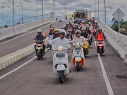 Pakai Vespa, Bima Arya Uji Coba Flyover Martadinata Bogor