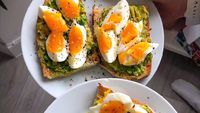 10 Kreasi Avocado Toast Buat Sarapan Kekinian yang Sehat