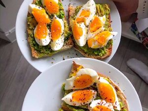 10 Kreasi Avocado Toast Buat Sarapan Kekinian yang Sehat