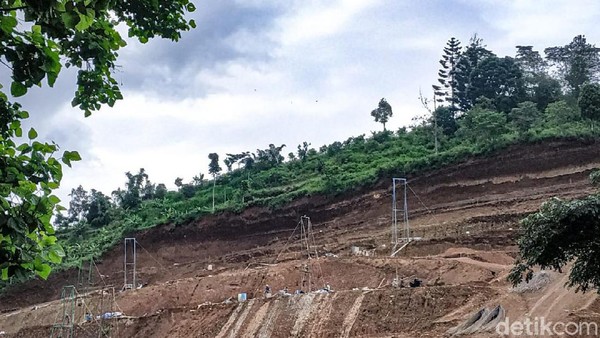 Pembangunan resor mewah di Langensari, Kabupaten Bandung Barat. (Foto: Yudha Maulana/detikcom)