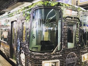 Kereta Bertema Vokalis LArc~en~Ciel Meluncur di Jepang