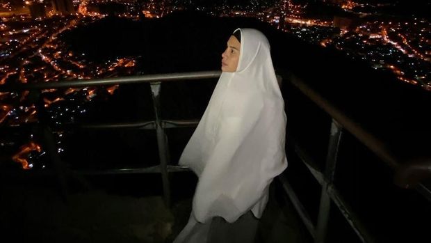 kisah nyata saat umroh Kisah Nikita Mirzani Berdoa di Gua Hira Tengah Malam Saat kisah nyata saat umroh Kisah Nikita Mirzani Berdoa di Gua Hira Tengah Malam Saat