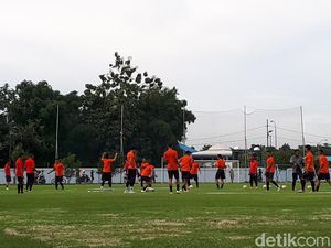 Persija Jakarta Jalani Latihan Perdana, Pelatih Baru Belum Hadir