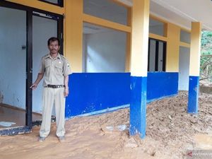Masih Terisolasi, Pelajar di Desa Lebaksitu Banten Sudah 1 Minggu Tak Sekolah