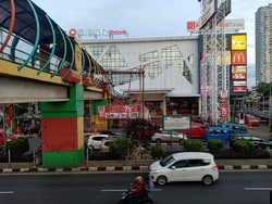 Saksi Cerita Detik-detik Kelompok Pelajar Tawuran Masuk ke Mal di Depok