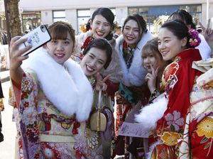 Keceriaan Gadis-gadis Jepang Menyambut Hari Kedewasaan