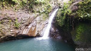Foto: Curug Panganten, Kesegaran Tersembunyi di Ciamis