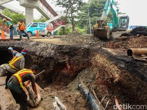 Jalan Amblas di Daan Mogot Diperbaiki