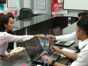 Eka Deli Datangi Polda Jatim Jadi Saksi Kasus Investasi Bodong MeMiles