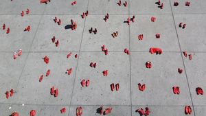 Ratusan Sepatu Wanita Warnai Aksi Tolak Kekerasan Gender di Meksiko