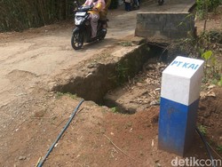 Warga Sumedang Komplain soal Patok PT KAI