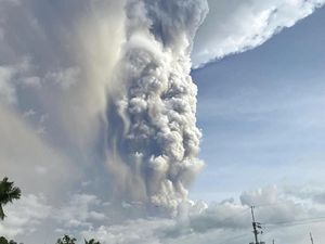 Erupsi Gunung Api di Filipina, Puluhan Ribu Orang Dievakuasi