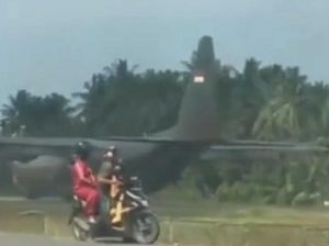 Pesawat Hercules TNI AU Mendarat Darurat di Bandara Aceh Utara