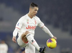 Wow! Aksi Memukau Ronaldo Lewati Adangan Smalling