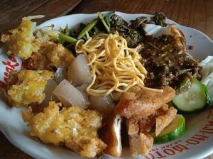 Huaah! Pedas Gurih Rujak Gamel Diracik dengan Terasi Cirebon