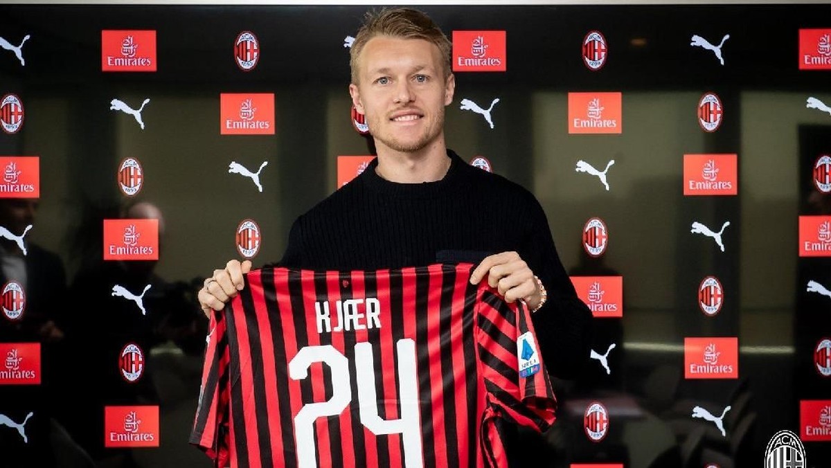 AC Milan resmi meminjam Simon Kjaer dari Sevilla. (Foto: Twitter: @acmilan)