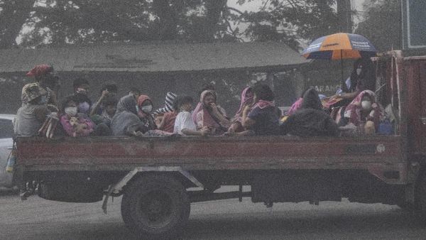 Warga Filipina Mengungsi Imbas Erupsi Taal Volcano