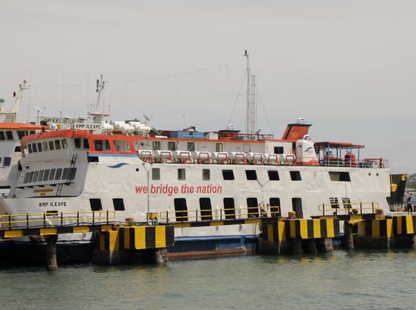 Penyeberangan Ferry di Kupang Ditutup Akibat Cuaca Buruk
