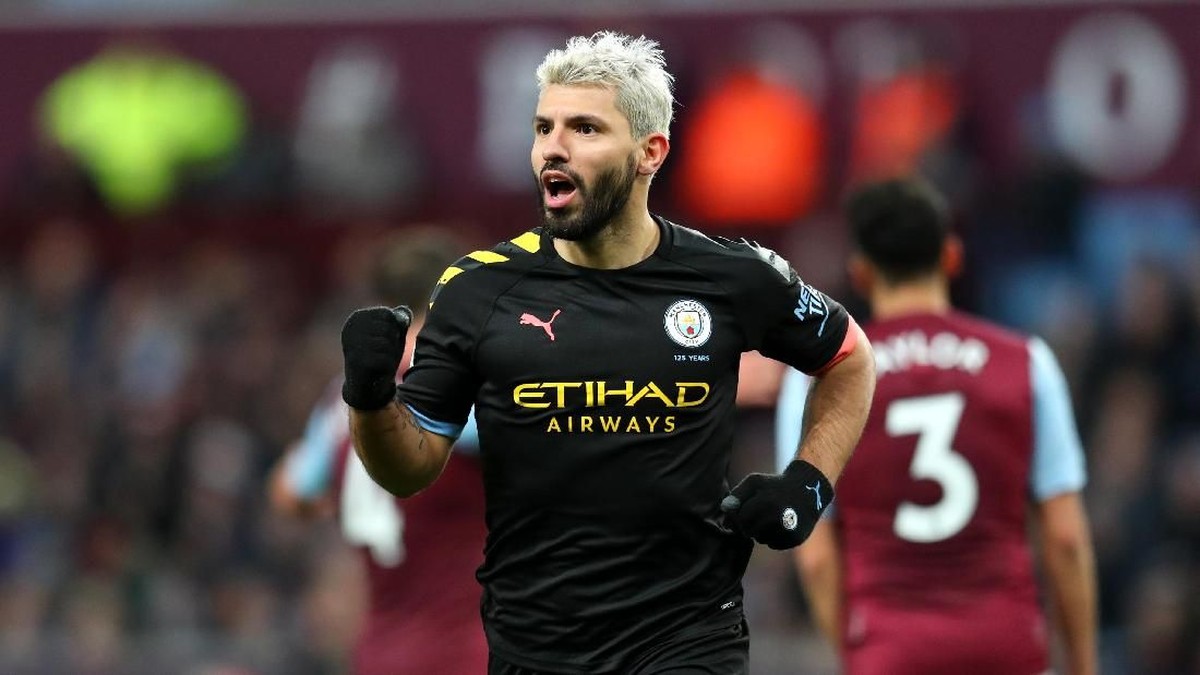 Bomber Manchester City Sergio Aguero ditantang menyamai rekor gol Alan Shearer. Foto: Catherine Ivill / Getty Images