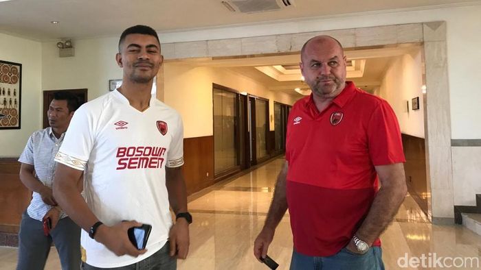 Pelatih PSM Makassar, Bojan Hodak, mewaspadai kecepatan Lalenok United. (Foto: Ibnu Munsir/detikcom) Pelatih PSM Makassar, Bojan Hodak, mewaspadai kecepatan Lalenok United. (Foto: Ibnu Munsir/detikcom)