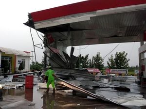 Badai Rusak  Rest Area Km 166 di Tol Cipali