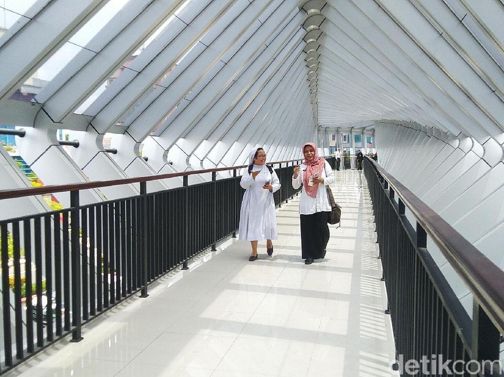 JPO Cantik di Semarang Beda dengan JPO di Jakarta JPO Cantik di Semarang Beda dengan JPO di Jakarta