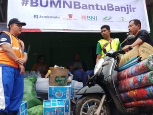 BUMN Bantu Korban Banjir di Lebak Banten BUMN Bantu Korban Banjir di Lebak Banten