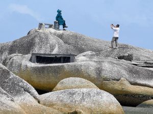 Foto: Santai Sejenak di Tumpukan Batu Granit Alif Stone Park