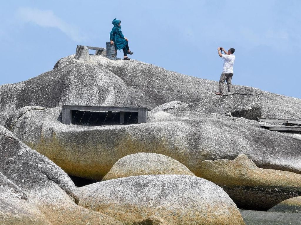 Foto: Santai Sejenak di Tumpukan Batu Granit Alif Stone Park Foto: Santai Sejenak di Tumpukan Batu Granit Alif Stone Park