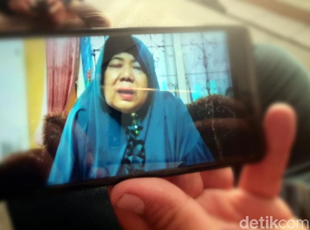 Viral Video Nenek Sukabumi Menangis karena Cucu Idap Hidrosefalus Viral Video Nenek Sukabumi Menangis karena Cucu Idap Hidrosefalus