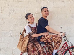 Bucin! Kode-kode Kasmaran Awkarin dan Anak Wishnutama