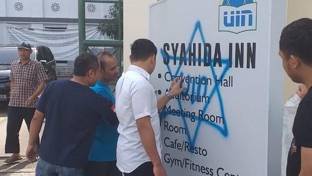 Kampus UIN Jakarta Jadi Korban Vandalisme 'Islam Zionis', Polisi Turun Tangan
