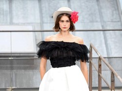 Karantina Diri, Kaia Gerber Pakai Parfum Tiap Hari Agar Tetap Waras