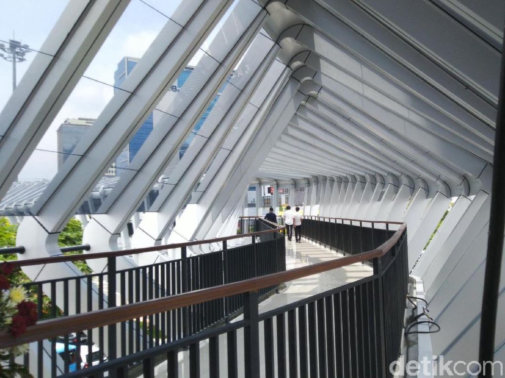 Foto: JPO di Semarang Ini Keren Banget! Foto: JPO di Semarang Ini Keren Banget!