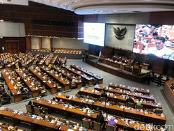 Paripurna DPR Dihujani Interupsi Desakan Bentuk Pansus Jiwasraya-Asabri
