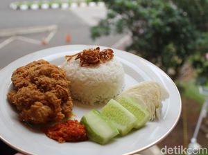 Escalator Coffehouse : Menikmati Ayam Geprek dan Cake Cendol di Kawasan Perkantoran