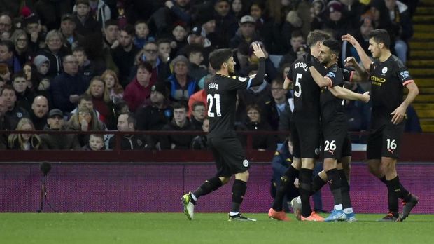 Aston Villa vs Manchester City Manchester City's Sergio Aguero, center, celebrates with teammates after scoring his side's third goal during the English Premier League soccer match between Aston Villa and Manchester City at Villa Park in Birmingham, England, Sunday, Jan. 12, 2020. (AP Photo/Rui Vieira)