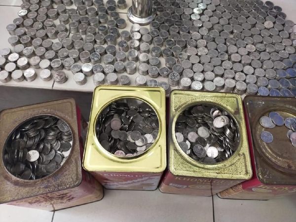 Beli Yamaha Nmax Pakai Koin Seribuan Sebanyak 6 Kaleng Biskuit