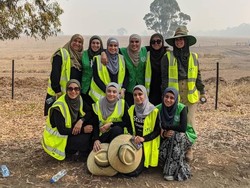 Kebakaran Australia, Hijabers Ramai-ramai Masak untuk Tim Pemadam yang Lelah