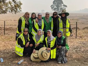 Kebakaran Australia, Hijabers Ramai-ramai Masak untuk Tim Pemadam yang Lelah Kebakaran Australia, Hijabers Ramai-ramai Masak untuk Tim Pemadam yang Lelah