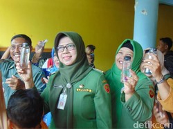 Dinkes Ponorogo Bagikan Ratusan Ikan Cupang Tekan Wabah Demam Berdarah