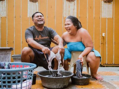 Unik! Foto Prewedding Low Budget Gambarkan Kehidupan Pasutri Ini Gemas