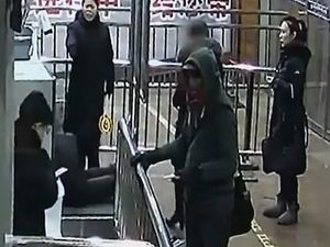 Malas Lepas Jaket, Pria Ini Masuk ke Mesin X-Ray