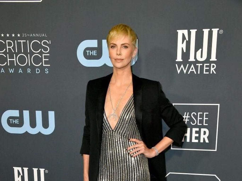 Foto: 10 Artis Berbusana Terbaik di Critics Choice Awards 2020 Foto: 10 Artis Berbusana Terbaik di Critics Choice Awards 2020
