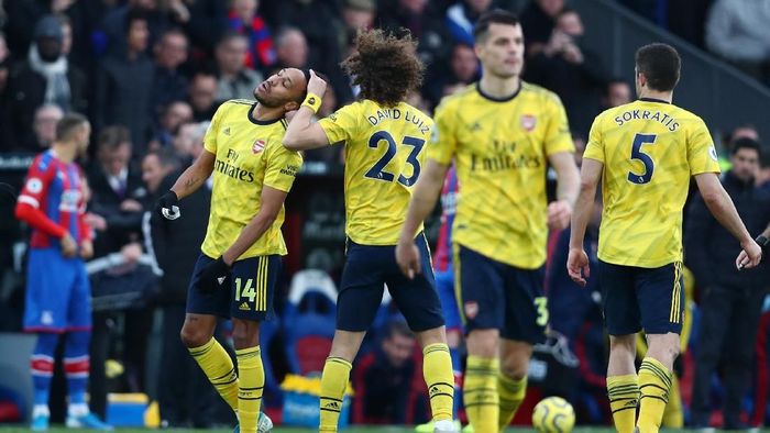 Pierre-Emerick Aubameyang diskors tiga pertandingan karena mendapat kartu merah di laga melawan Crystal Palace (Foto: Dan Istitene/Getty Images)