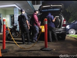 KPK Bawa 3 Koper Usai Geledah Ruang Kerja Wahyu Setiawan