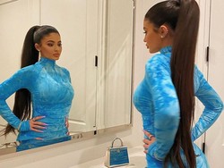 Kylie Jenner Bawa Tas Imut-imut, Ternyata Harganya Capai Rp 2 Miliar