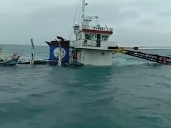 Video: Kapal Kargo Tenggelam di Perairan Bangka Belitung